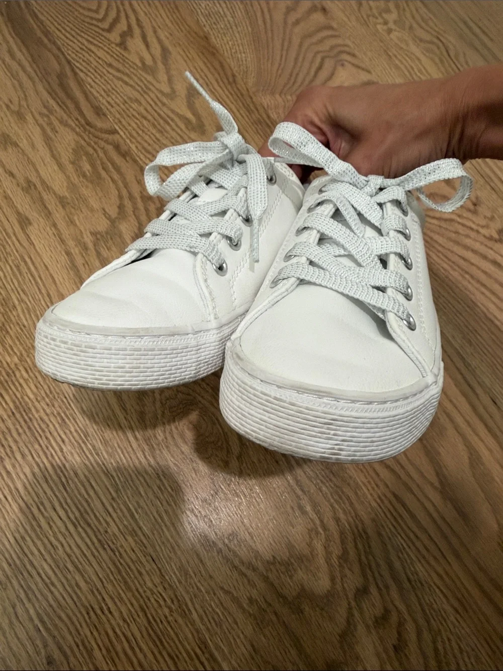 Place White Low-Top Kids Sneakers with Lace-Up